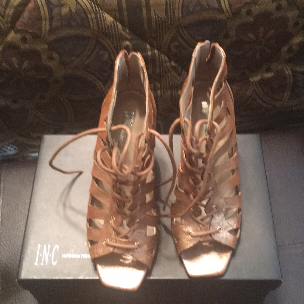 Shoes - Picture 2 of 6